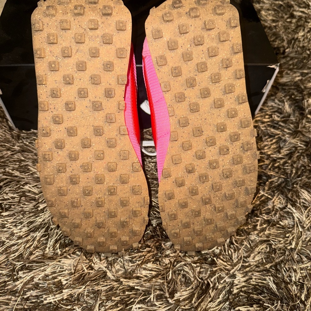 LD-1000 Sneaker (Women)
Nike - Picture 5 of 11